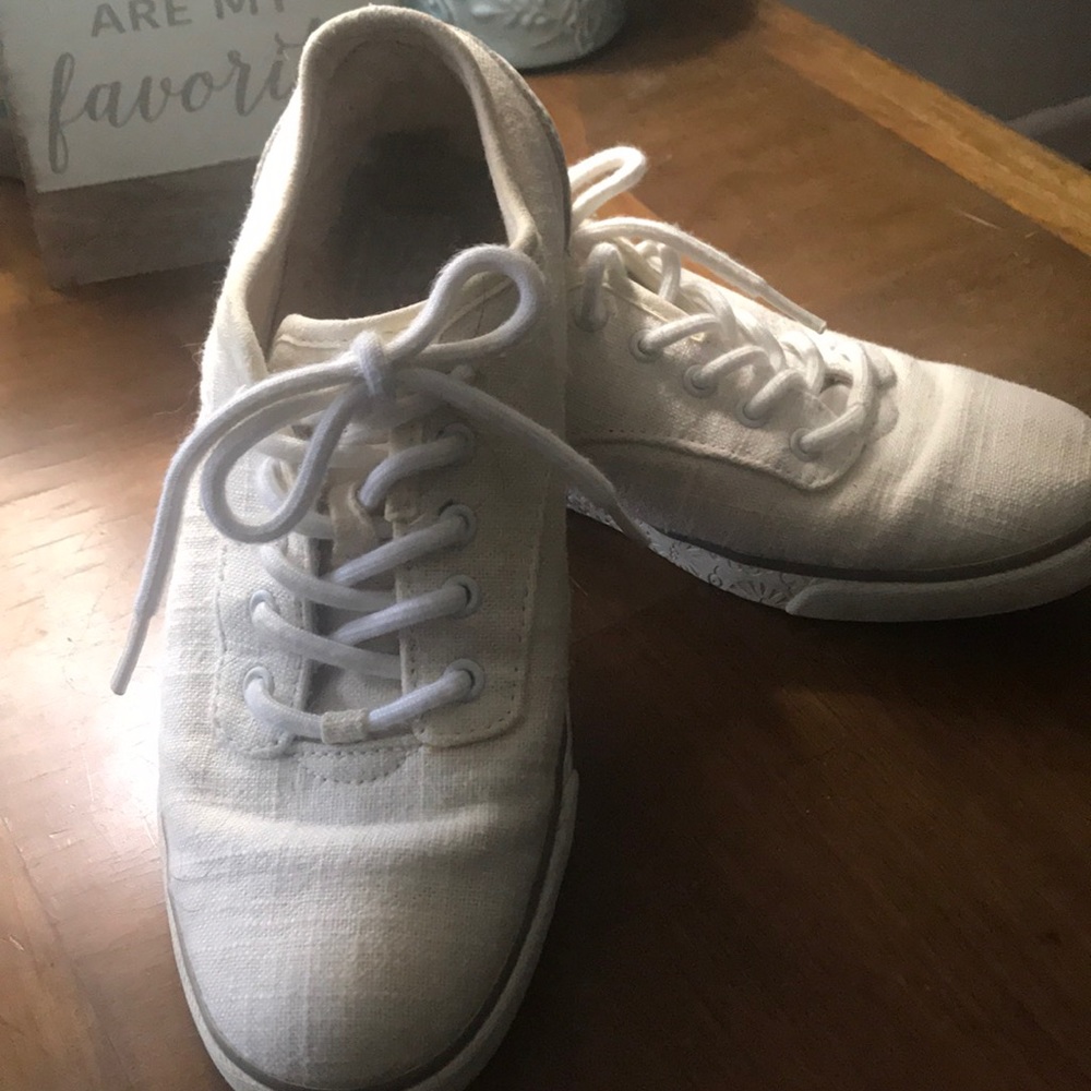 Ugg canvas tennis shoes